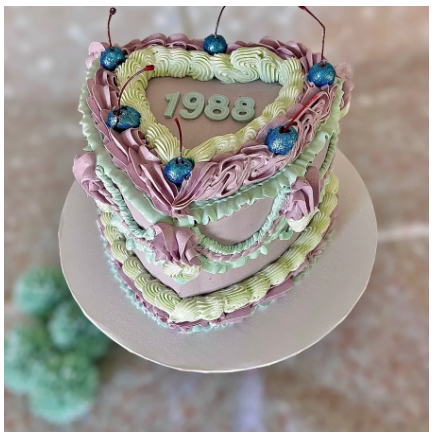 VINTAGE HEART SHAPE CAKE